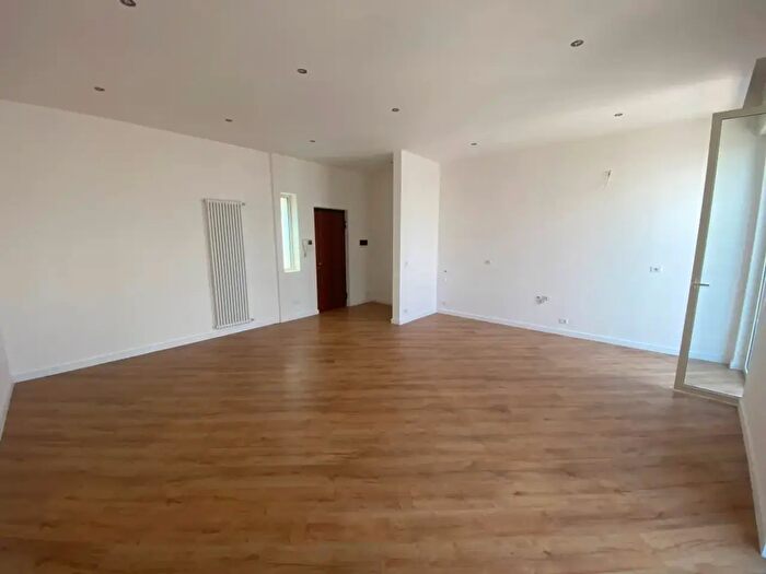 Appartamento trilocale in vendita in Via Regina, Casamassima