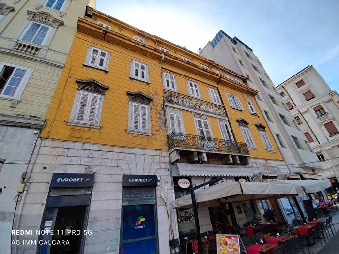 Casa con 6 locali in affitto in Piazza Carlo Goldoni, Largo Barriera Ospedale Maggiore, Trieste