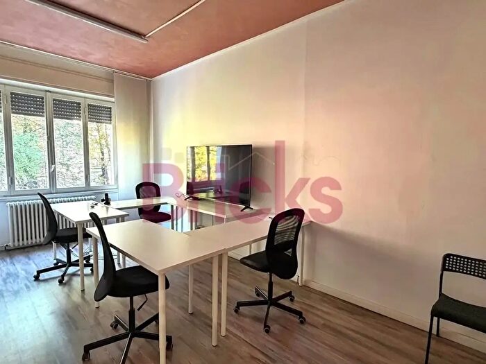 Casa con 5 locali in affitto in Via Pisanello, Milano