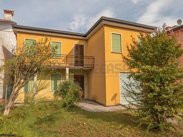 Casa con 8 locali in vendita in Via Cartiera, Dueville