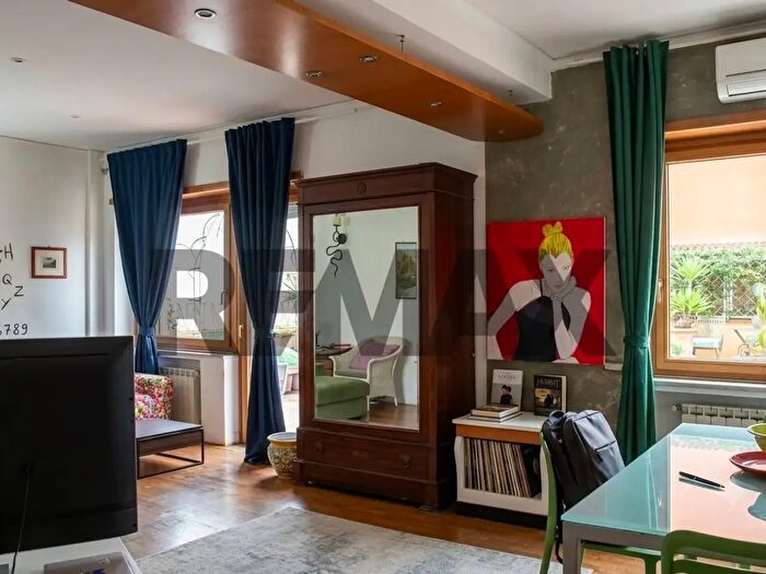Appartamento con 5 locali in vendita in Via Manzoni, Napoli