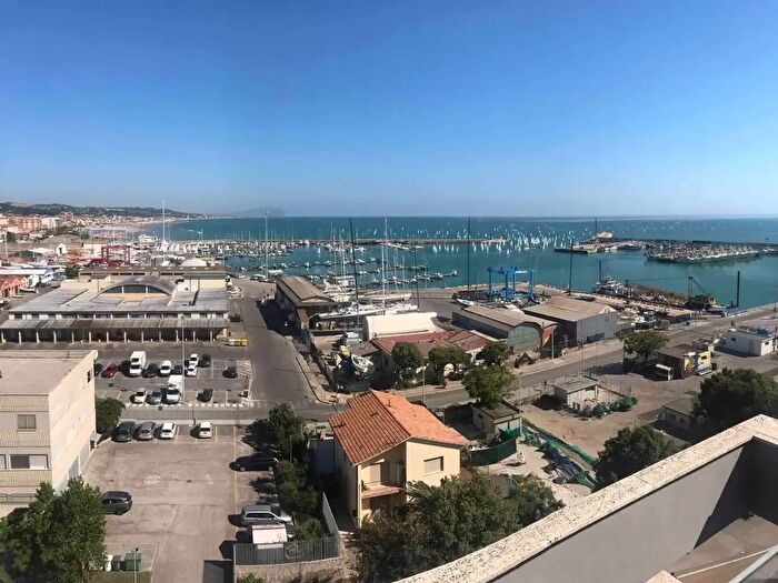 Appartamento con 5 locali in vendita in Civitanova Marche