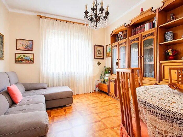 Appartamento trilocale in vendita in Via Casella, Milano