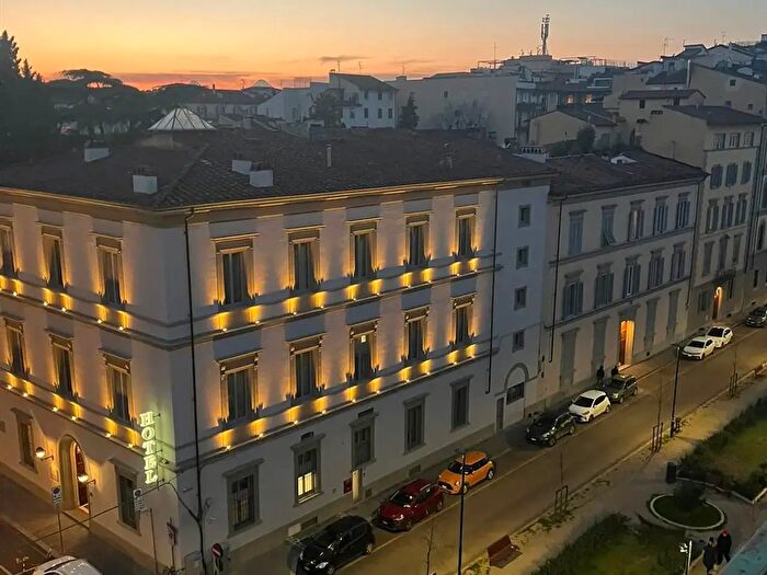 Appartamento con 6 locali in vendita in Firenze