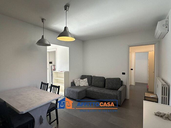 Appartamento trilocale in affitto in Via Luigi Manfredini, Paolo Sarpi, Milano