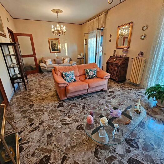 Appartamento con 5 locali in vendita in Via Don Carlo Gnocchi, Bari