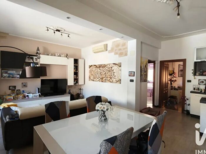 Appartamento con 5 locali in vendita in Via Chiaramone, Genova