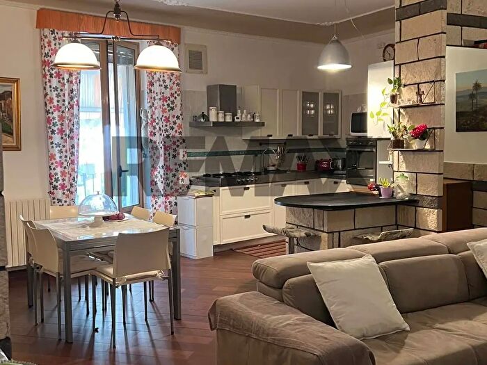 Appartamento con 5 locali in vendita in Via Luigi Sturzo, Caltagirone