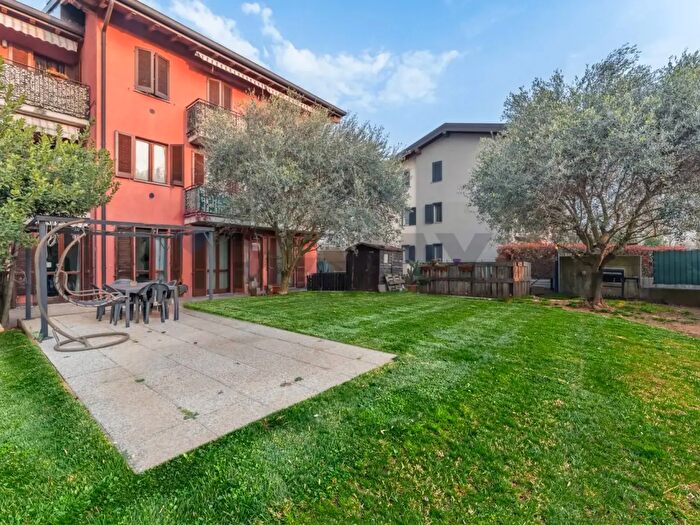 Appartamento trilocale in vendita in Via Casolini, Terno DIsola