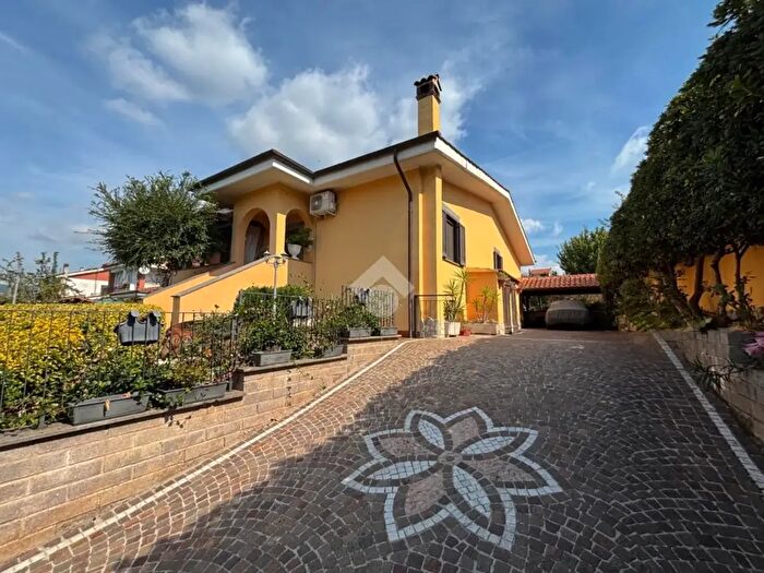Casa con 7 locali in vendita in Via Silla, Genzano Di Roma