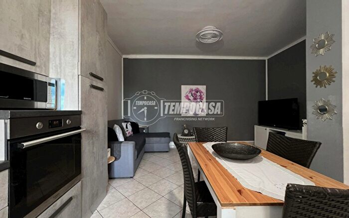 Appartamento trilocale in vendita in Via Fratelli Bandiera, Parabiago