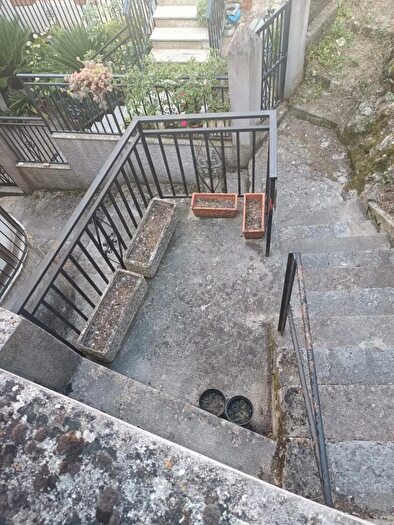 Casa con 7 locali in vendita in Via CafaroLauria, Lauria