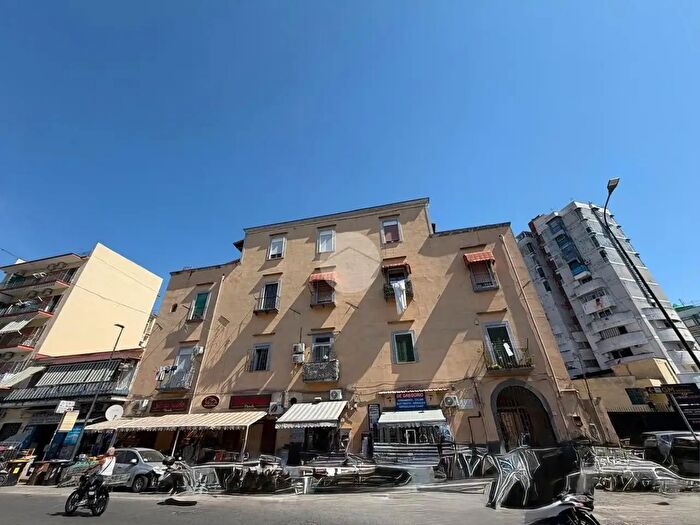 Appartamento quadrilocale in vendita in Via Santa Maria ai Monti, Napoli