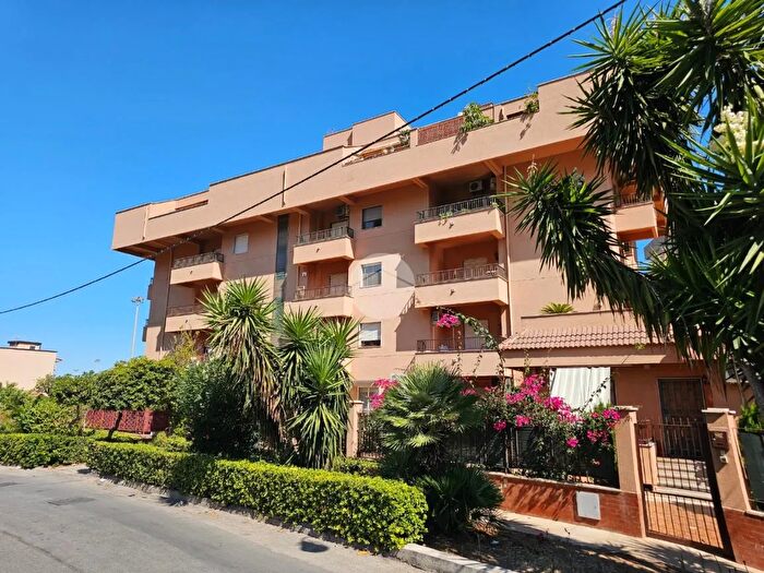 Appartamento trilocale in vendita in Via Conte Federico, Palermo