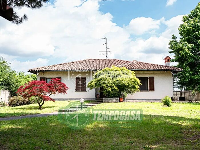 Casa quadrilocale in vendita in Via SAnna, Nerviano