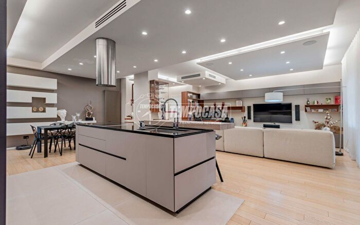 Appartamento quadrilocale in vendita in Viale Camillo Sabatini, Roma