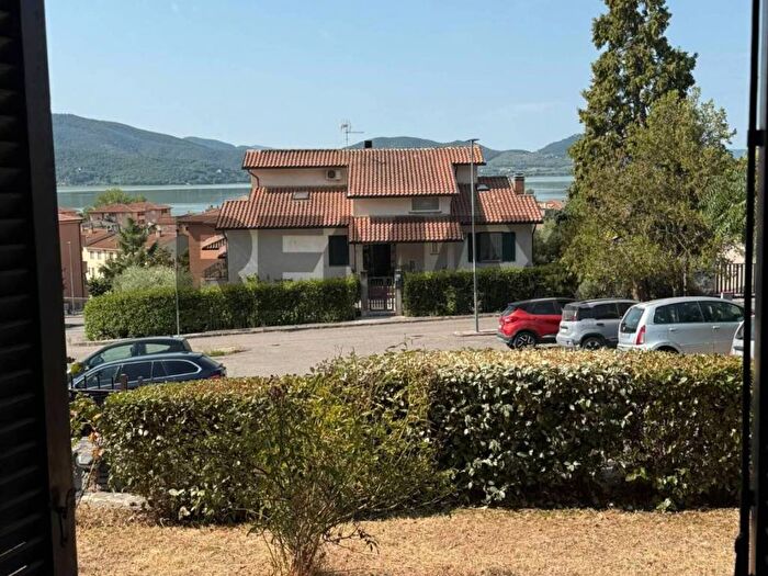 Appartamento trilocale in affitto in San Feliciano, Magione