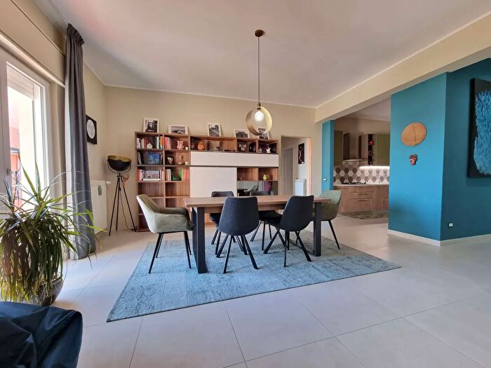 Appartamento con 5 locali in vendita in Via Vincenzo De Filippis, Catanzaro