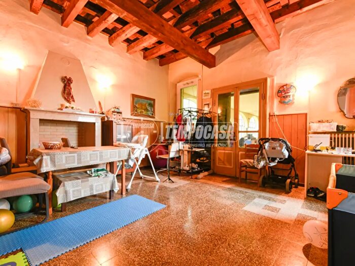 Appartamento trilocale in vendita in Via Fontanella Lonato, Lonato