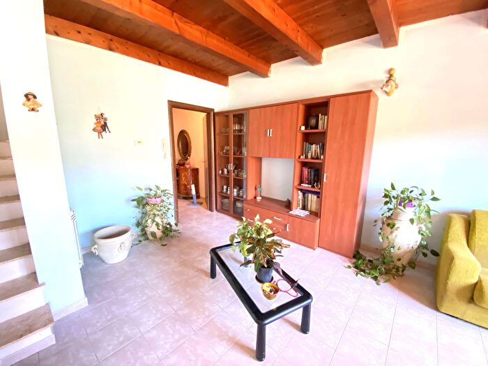 Casa con 6 locali in vendita in Iglesias
