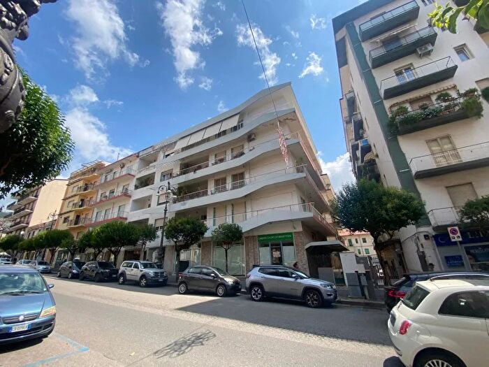 Appartamento trilocale in affitto in Corso Giovanni Nicotera Lamezia Terme Catanzaro, Lamezia Terme