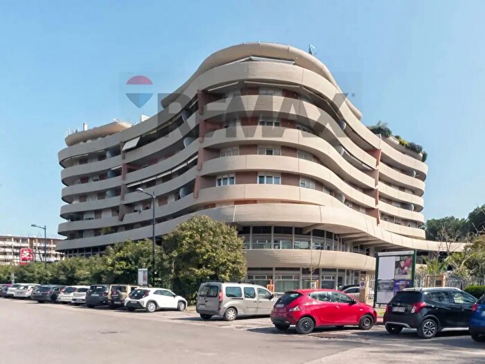 Appartamento con 7 locali in vendita in Via Raffaele Paolucci, Pescara
