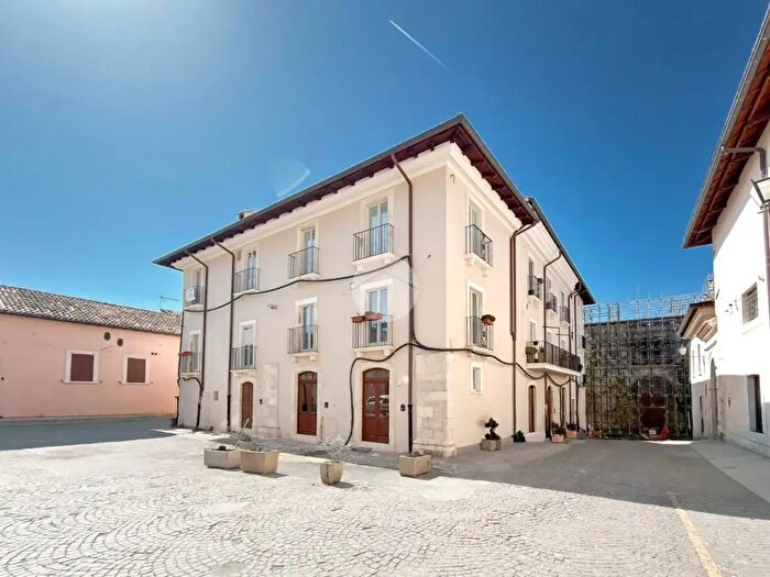 Appartamento trilocale in vendita in Piazza Angioina, LAquila