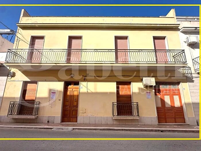 Casa con 9 locali in vendita in Via a Vaccarisi, Avola