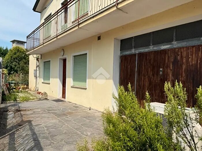 Appartamento trilocale in vendita in Via Figaroli, Due Carrare