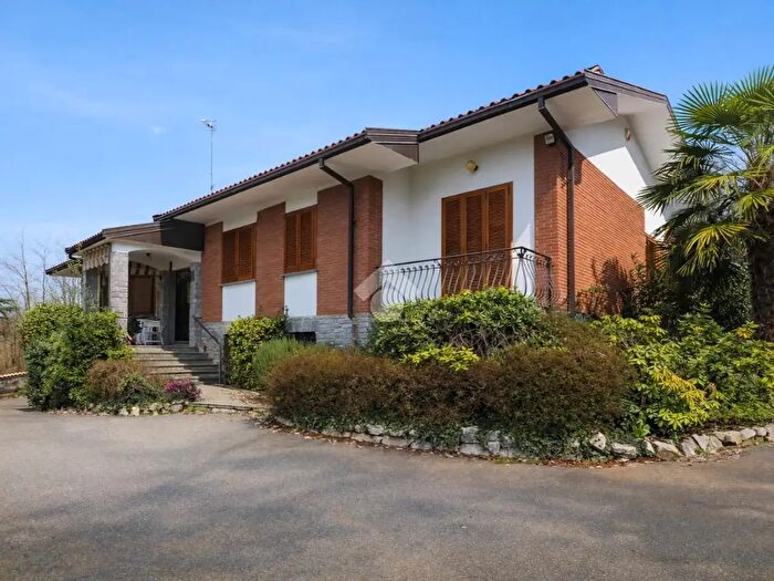 Casa con 6 locali in vendita in Via Roma, Roasio