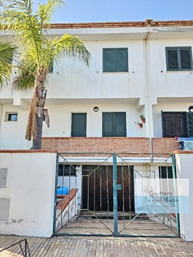 Casa con 8 locali in vendita in Melito Di Porto Salvo