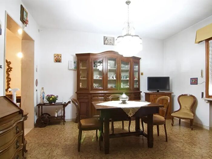 Casa con 12 locali in vendita in San Pietro Di Morubio
