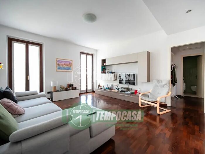 Appartamento trilocale in vendita in Via Brera, Nerviano