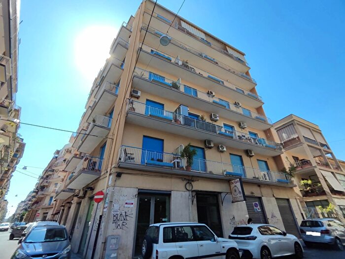 Appartamento trilocale in vendita in Via Vittorio Emauele Orlando, Catania