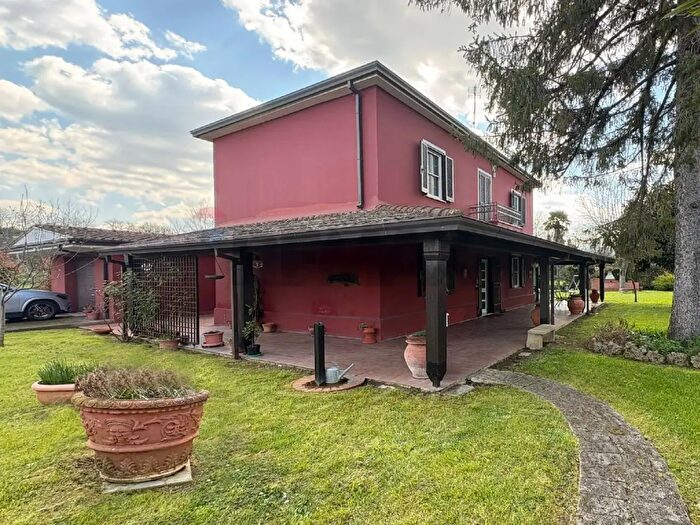 Casa con 12 locali in vendita in Via Gaeta, Frosinone