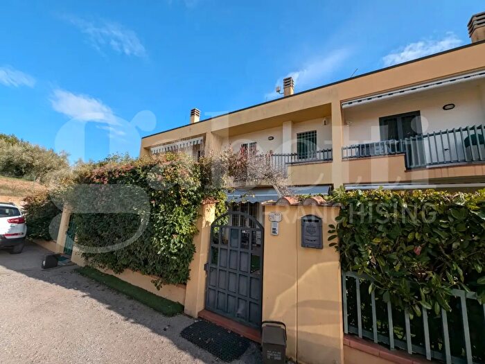 Casa quadrilocale in vendita in Via Giuseppe di Vittorio, Torgiano