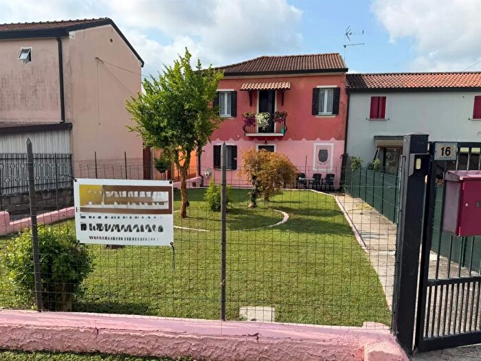 Casa con 6 locali in vendita in Via Papa Giovanni XXIII, Cavarzere