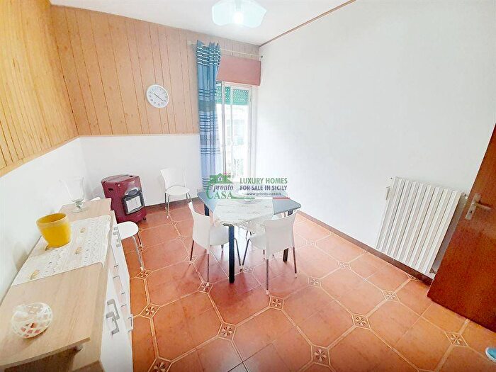 Appartamento quadrilocale in affitto in Vico Giuseppe Di Vittorio, San Luigi Archimede, Ragusa