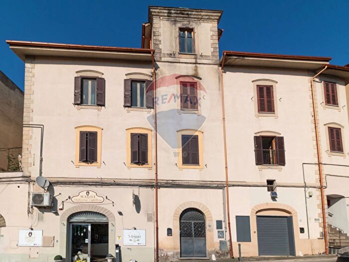 Appartamento trilocale in vendita in Via Cavour, Cave