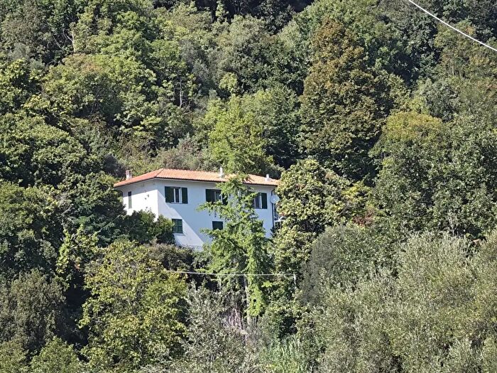 Casa con 6 locali in vendita in Varazze