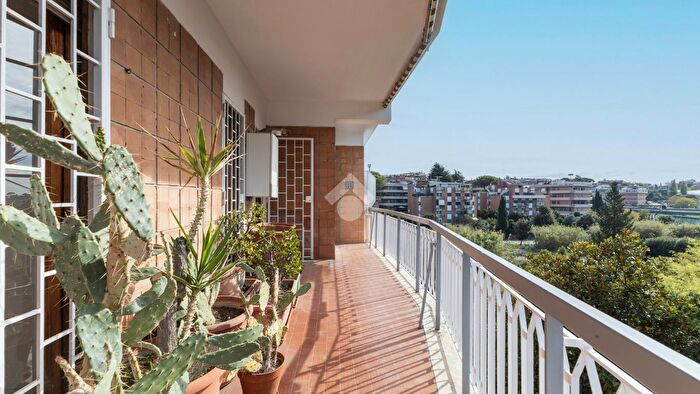 Appartamento trilocale in vendita in Via del Casaletto, Roma