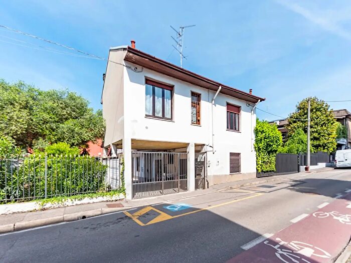 Appartamento bilocale in vendita in Via Piave, Solaro