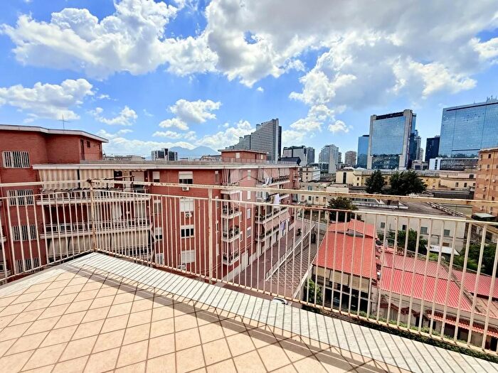 Appartamento con 5 locali in vendita in Via Aquileia, Napoli