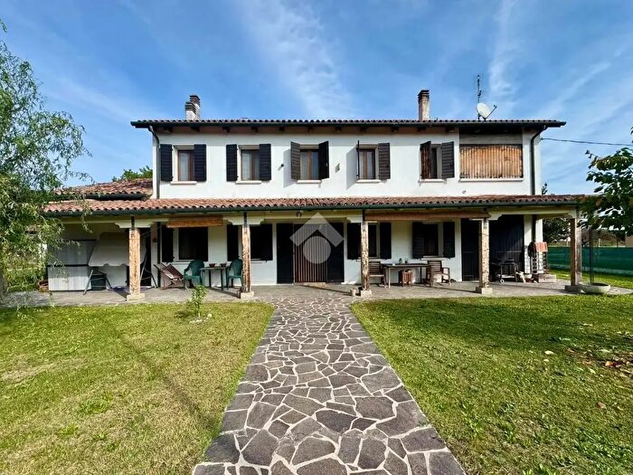 Casa quadrilocale in vendita in Via Caenassi, Pianiga
