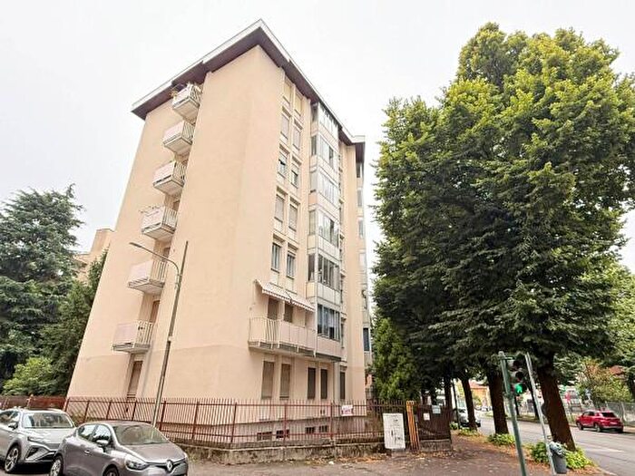 Appartamento trilocale in vendita in Viale Luigi Cadorna, Busto Arsizio