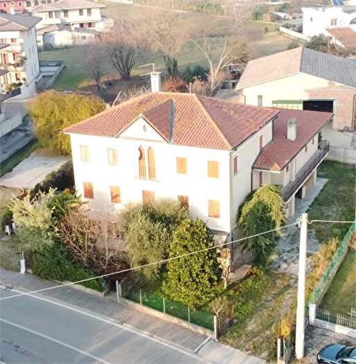Casa con 10 locali in vendita in Trevignano Via Villette, Montebelluna