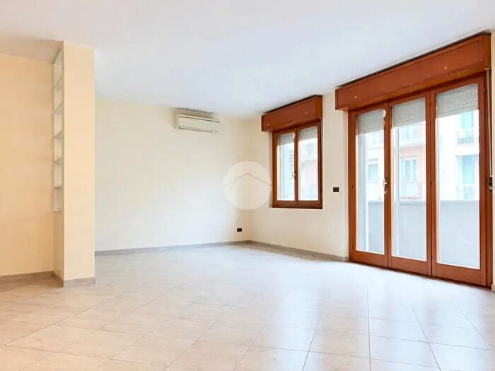 Appartamento trilocale in vendita in Via Maniago, Milano