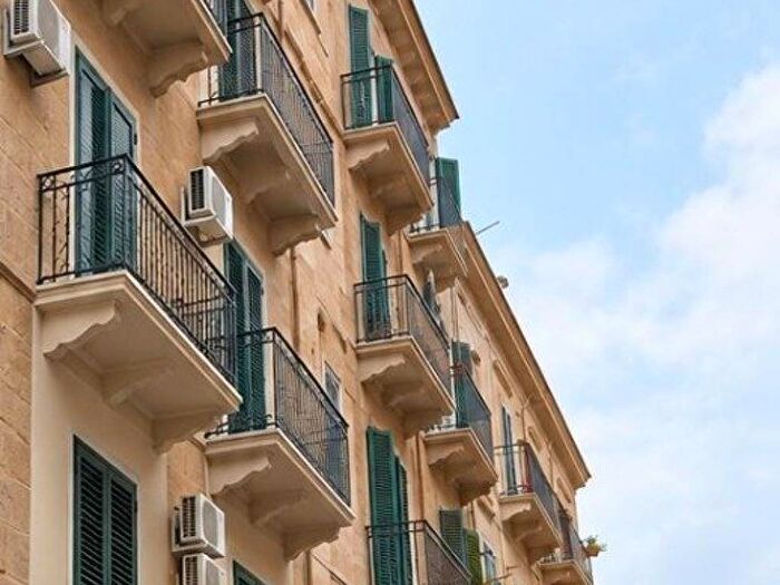 Appartamento trilocale in vendita in Via Vincenzo di Pavia, Zisa, Palermo