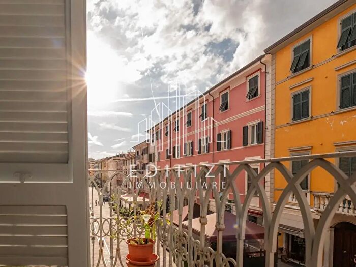 Appartamento con 5 locali in vendita in Massa