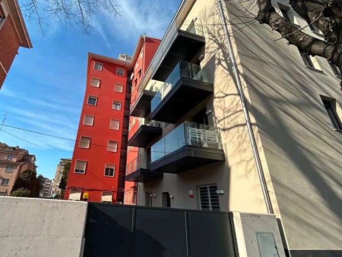 Appartamento trilocale in vendita in Viale dei Mille, Parma